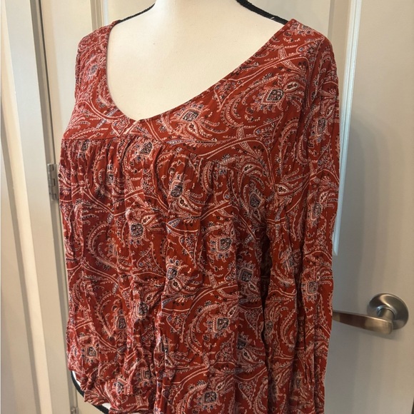 Abercrombie & Fitch red paisley patterned long sleeve flowy blouse size S - Picture 8 of 12